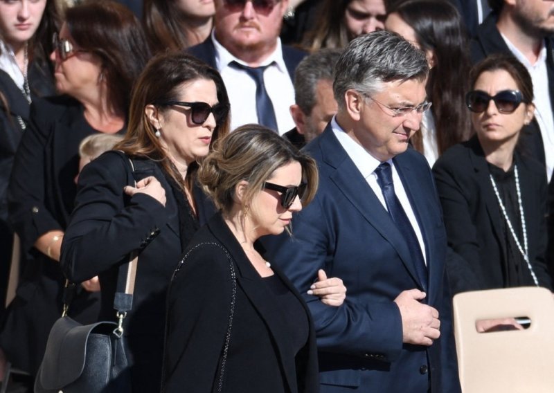 Plenkovićeva supruga vješto je zaobišla dio strogog kodeksa i zaigrala na kartu provjerene elegancije
