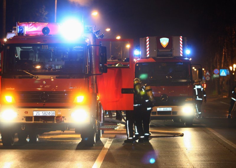 U Voltinom u Zagrebu gorio stan, jedna osoba ozlijeđena nakon skakanja kroz prozor