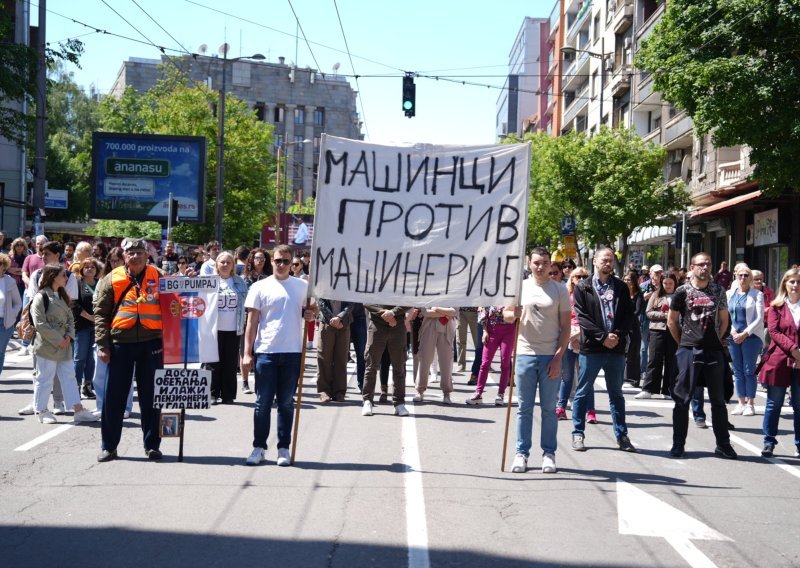 Studenti okončali blokadu RTS-a, spremaju se na novu akciju