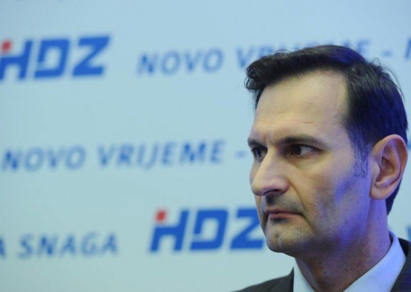 'Milanović ne upravlja krizom već ona upravlja njime'