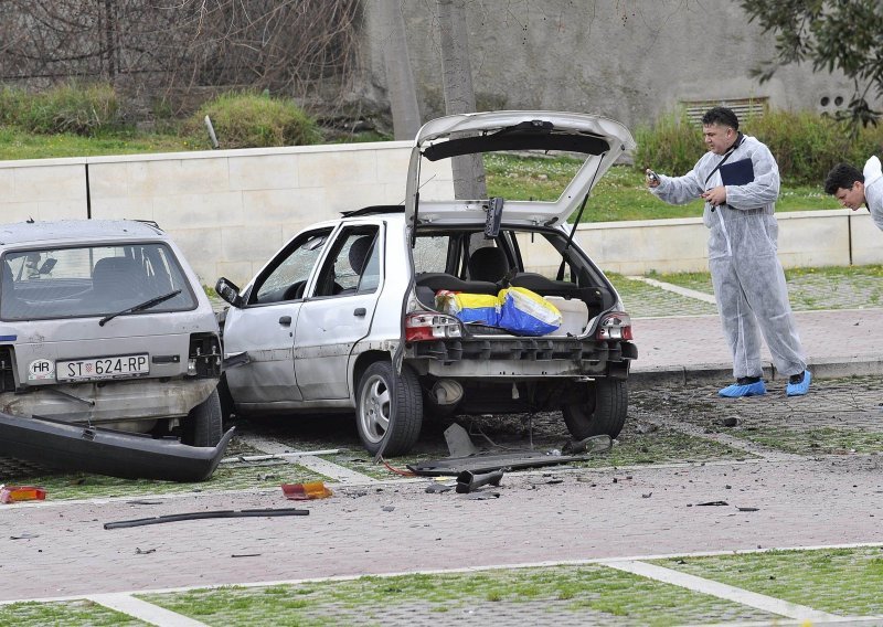 Bombu na solinsku policiju bacio maloljetnik