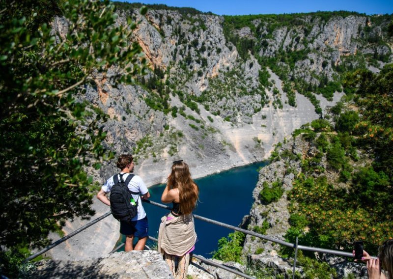 Crveno i Modro jezero: Ova dva prirodna čuda Dalmacije kriju stotine priča i legendi