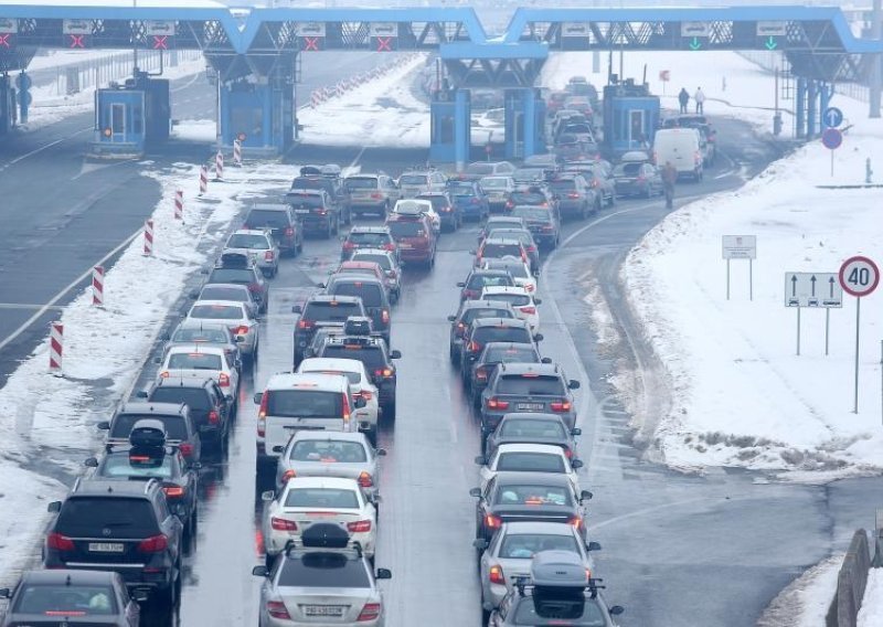 Oko 60.000 Hrvata krenulo na skijanje