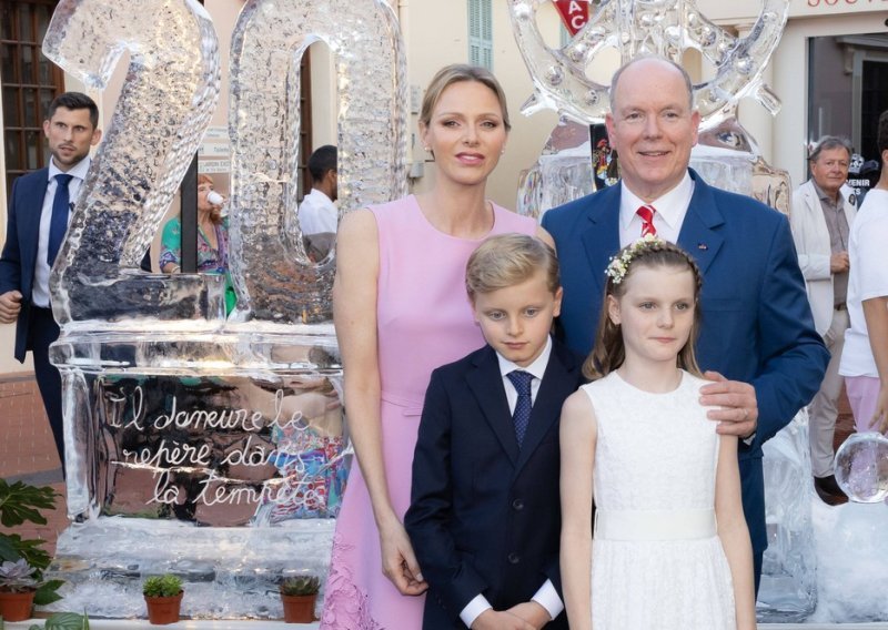 Ne zna se što je bolje - haljina ili cipele: Princeza Charlene sve je oduševila ovim izdanjem