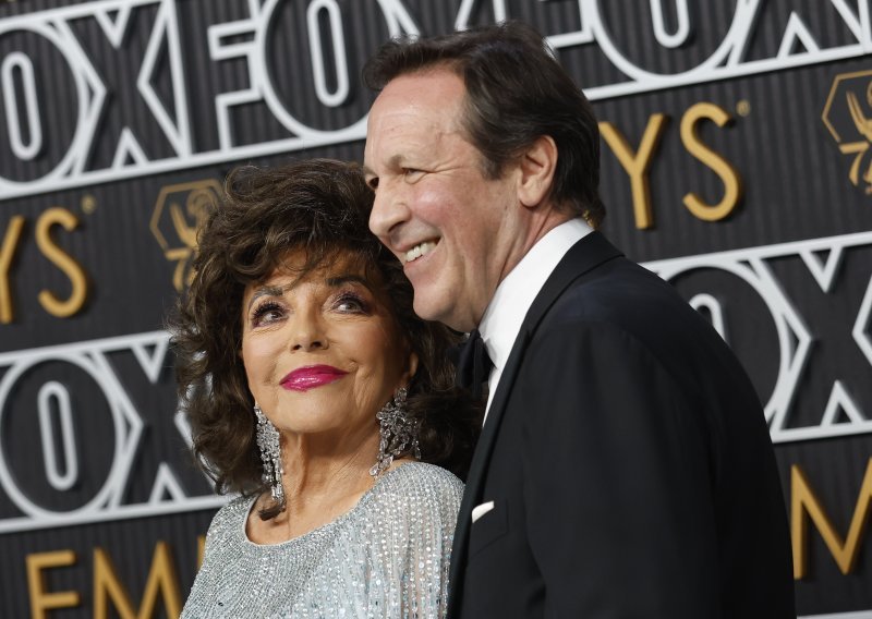 Kada bi svi ovako izgledali s 92: Joan Collins vrućim hlačicama istaknula nevjerojatne noge