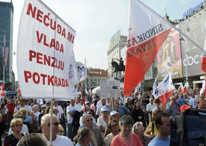 'Ne gledajte skrštenih ruku kako trguju vašim teško stečenim pravima'