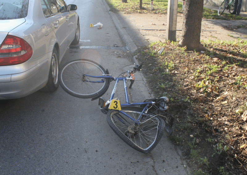 Pijani vozač Mercedesom pokupio biciklisticu