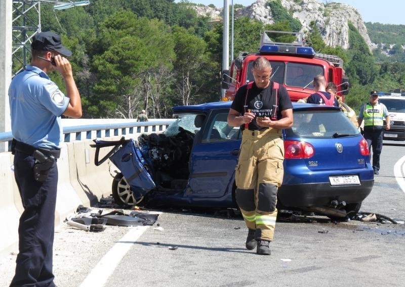 Teška prometna nesreća u tunelu Klis Grlo