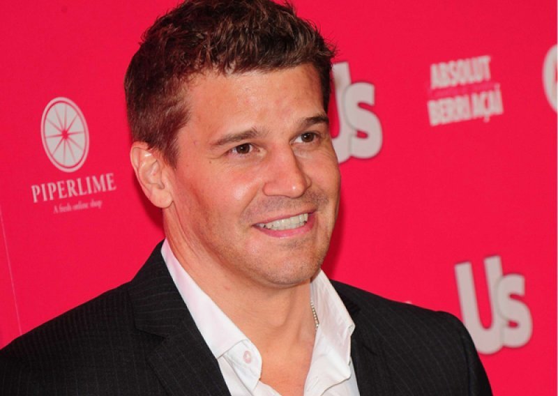 David Boreanaz varao suprugu