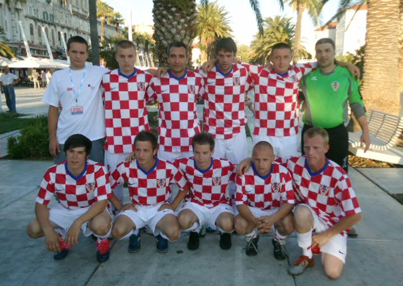 'Vatreni' beskućnici otputovali na SP u Pariz