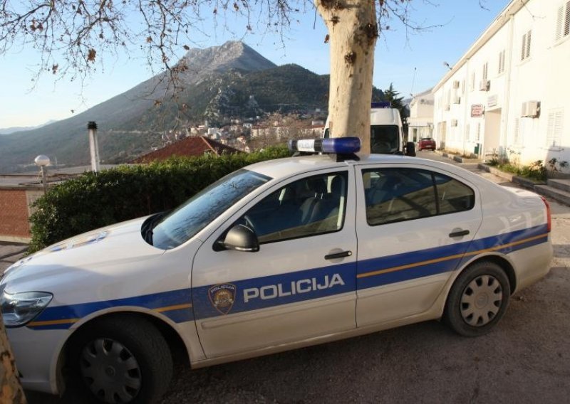 Policija u Vrgorcu provjerava adrese 1200 ljudi