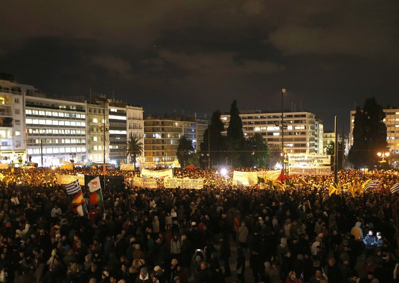 Atena: 15.000 prosvjednika za 'mrvu dostojanstva'