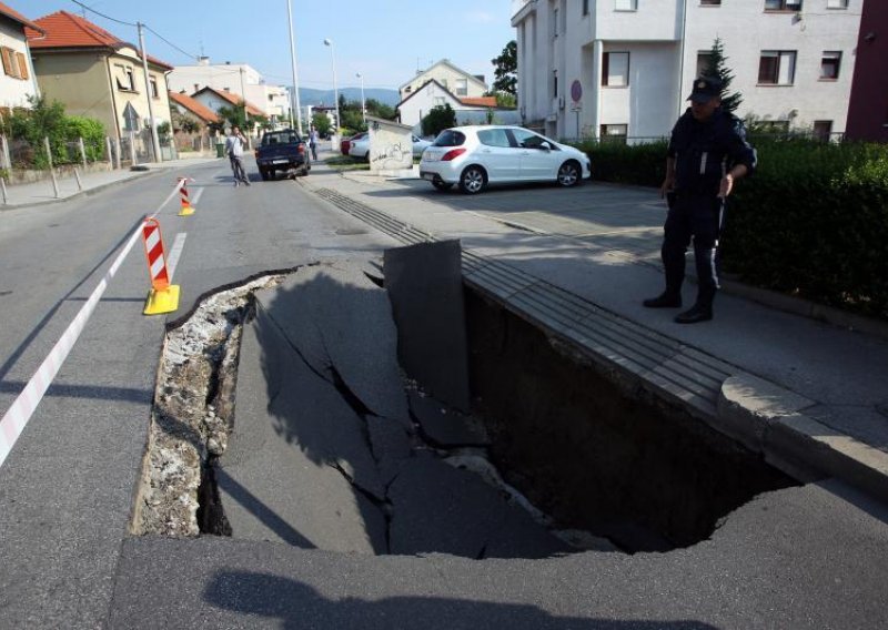 Otvorila se zemlja na Laščini