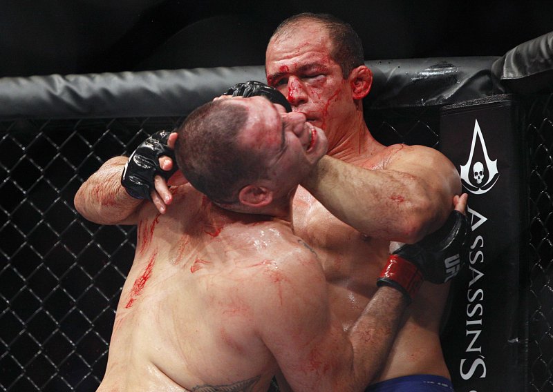 UFC-ovom prvaku Velasquezu slomljena čeljust!