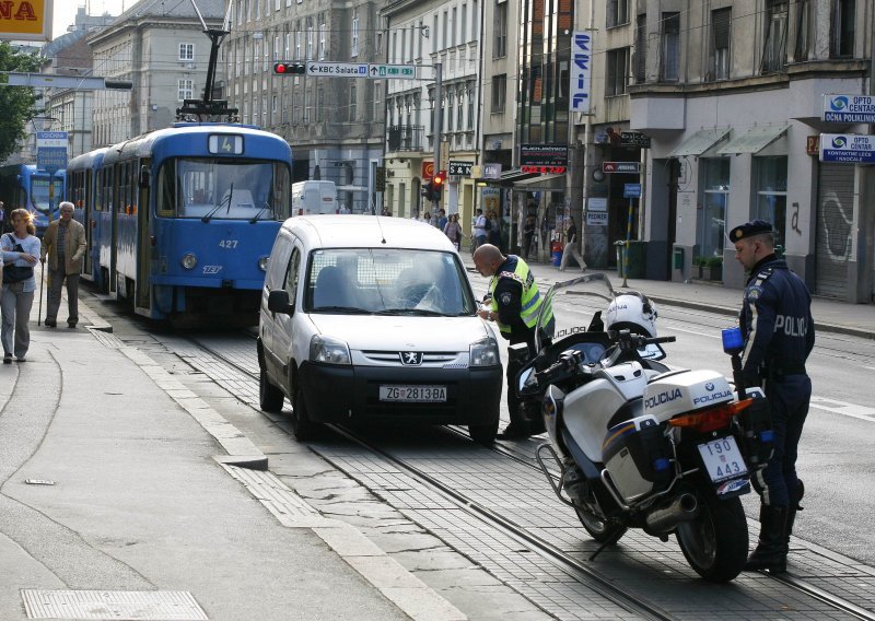 Auto naletio na pješakinju u Vlaškoj