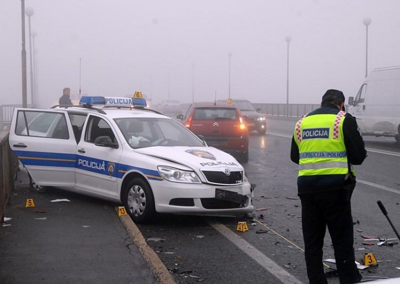 Autom naletio na dva policajca koja su obavljala očevid