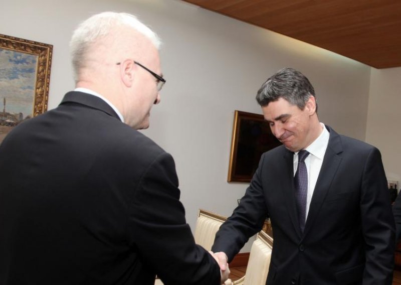 Pada potpora Milanovićevoj vladi, ali i Josipoviću