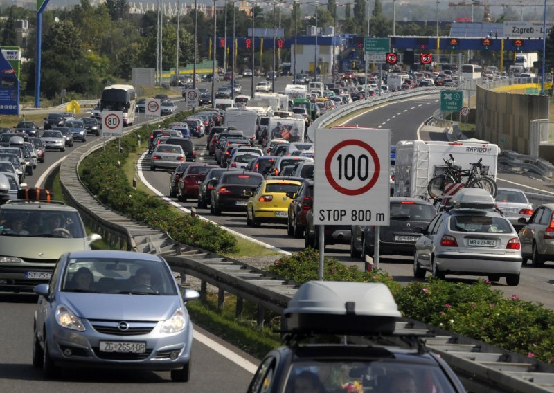 Kilometarske kolone na cestama