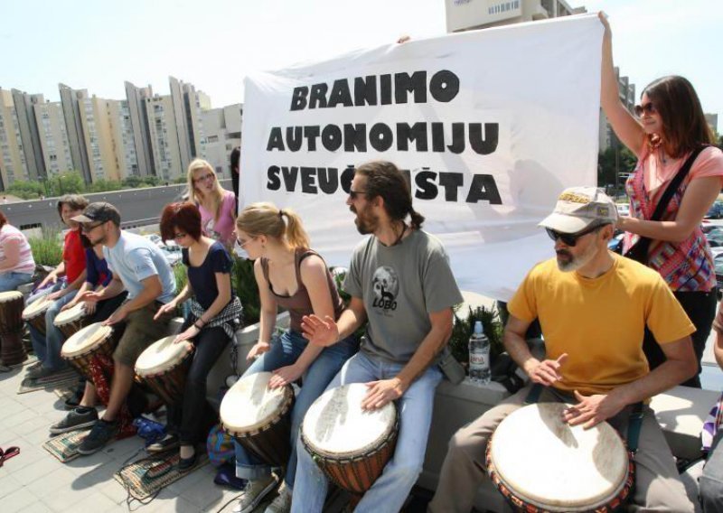 Uz pratnju bubnjeva kreće još jedna pobuna filozofa