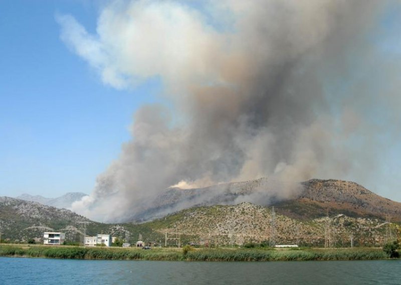 Fire at Plat put out, fire near Skradin put under control