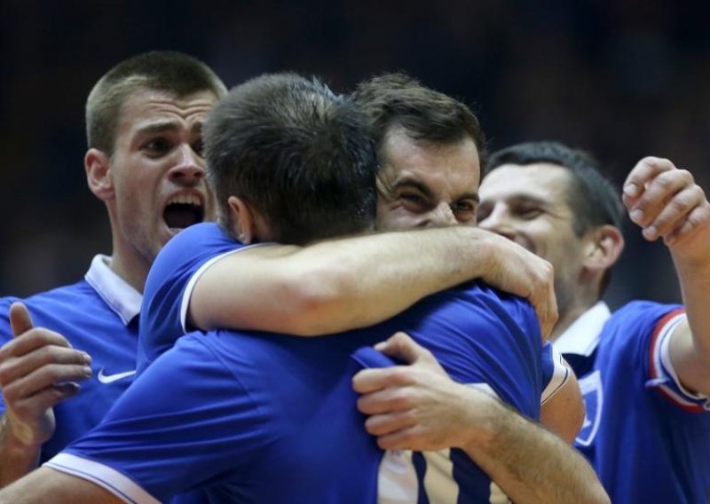 Futsal Dinamo uzeo naslov prvaka i znao to proslaviti...