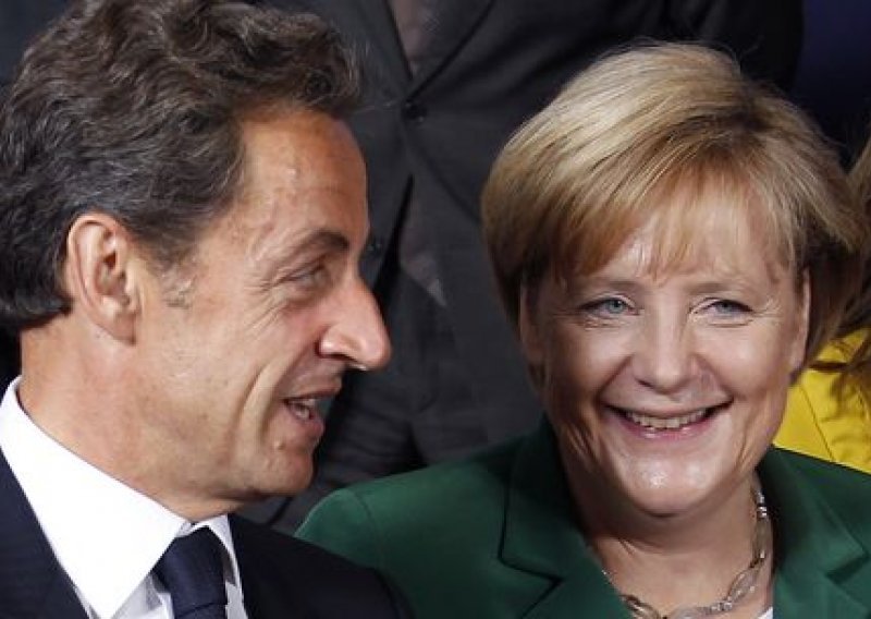 Merkel i Sarkozy: Grčka ostaje u eurozoni!