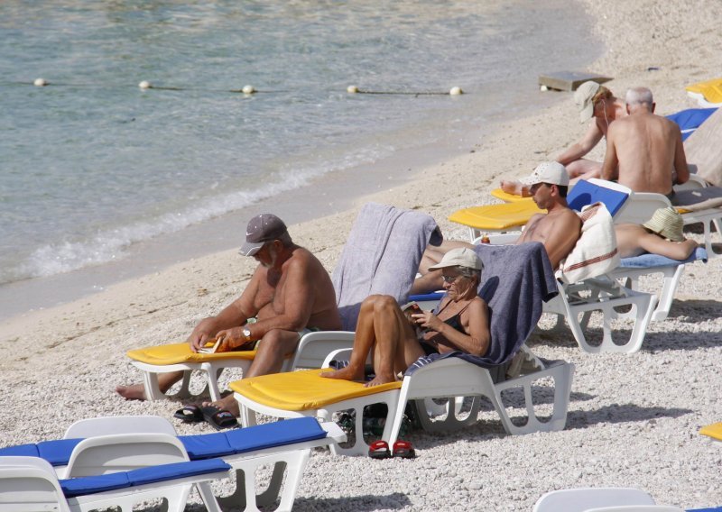 Baška Voda puna turista, no nitko ne troši