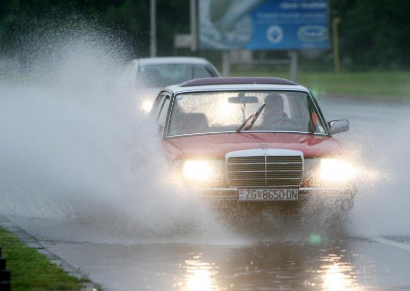 Nevrijeme s kišom poplavilo Zagreb