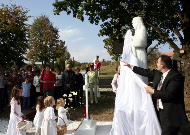 Otkriven spomenik pobačenoj djeci