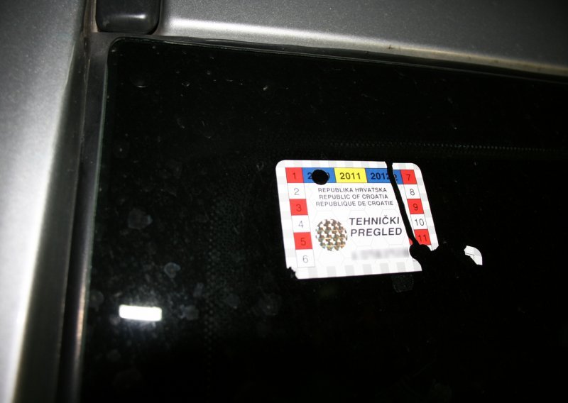Naljepnice o registraciji vraćene u automobile