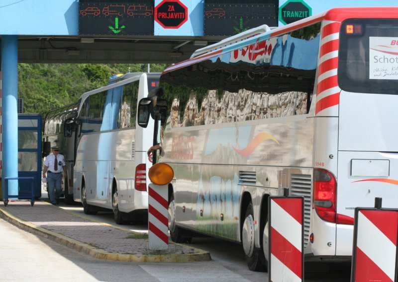 U hrvatskom autobusu u Austriji nađena strojnica