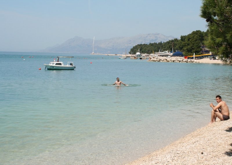 Praznik i lijepo vrijeme izmamili građane na plaže