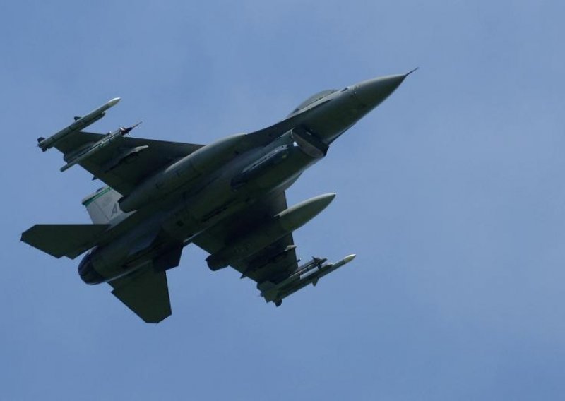 Cameron sazvao parlament, Nizozemska daje F-16