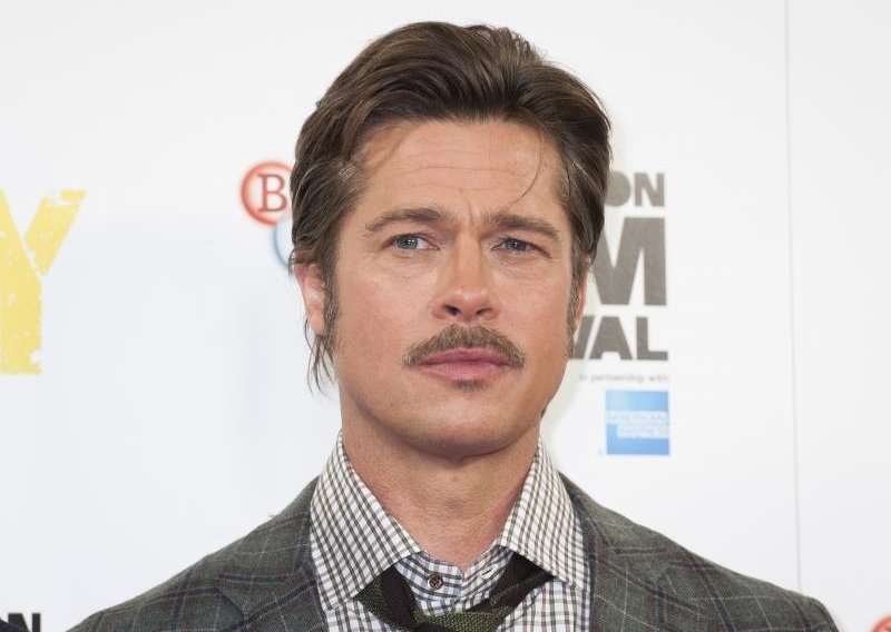 Brad Pitt šokirao brčićima i kariranim izdanjem