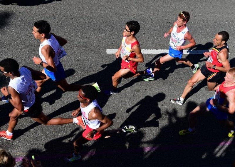 Poniženje života za vodeće atletičare u polumaratonu