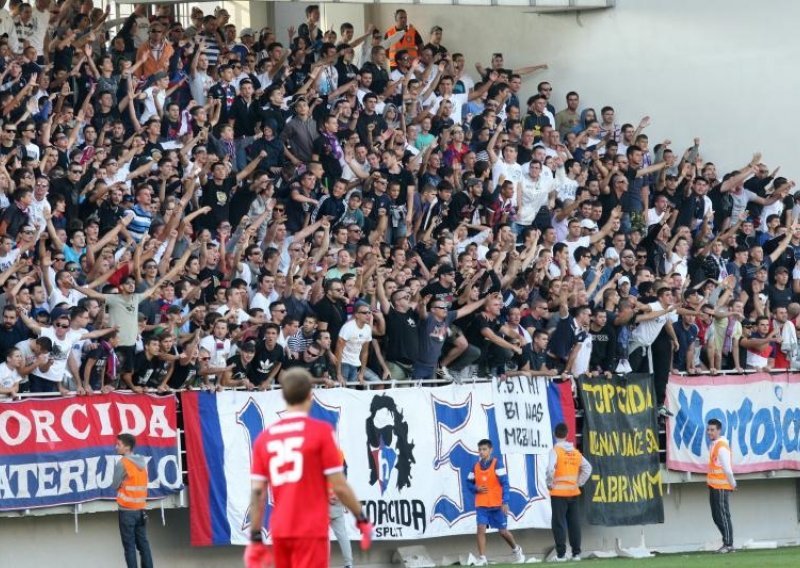 Stolice u Dugopolju trgala je Torcida, ali i Armada