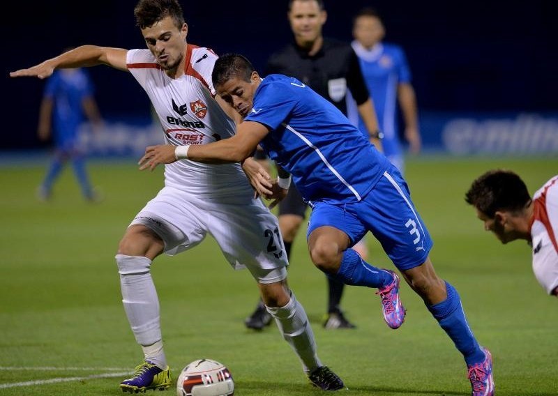 Dinamo i Hajduk prošli, petarda Zadra...