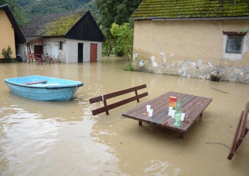 Izlila se Sutla kod Kumrovca, Una prijeti Kostajnici