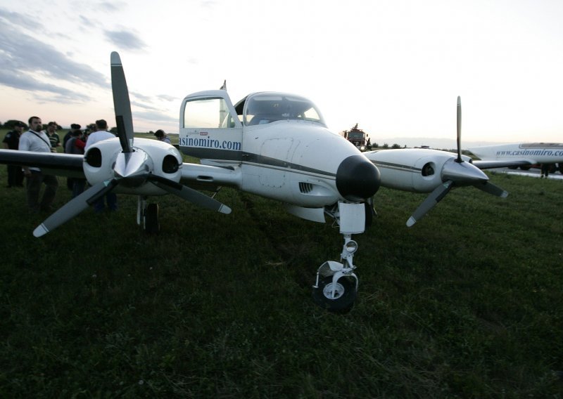 Superbaka prizemljila zrakoplov nakon što je pilotu pozlilo