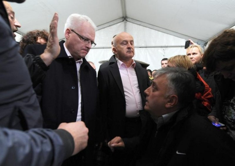 Josipović se žestoko okomio na šatoraše