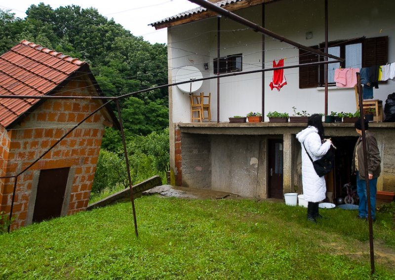 'Djeco, kuća je krenula niz brdo!'