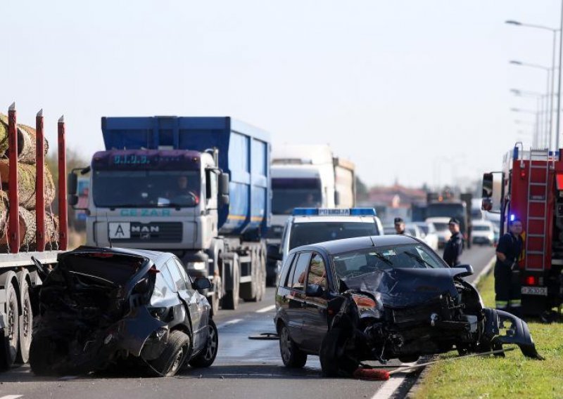 Dvoje teško ozlijeđeno na Velikogoričkoj cesti