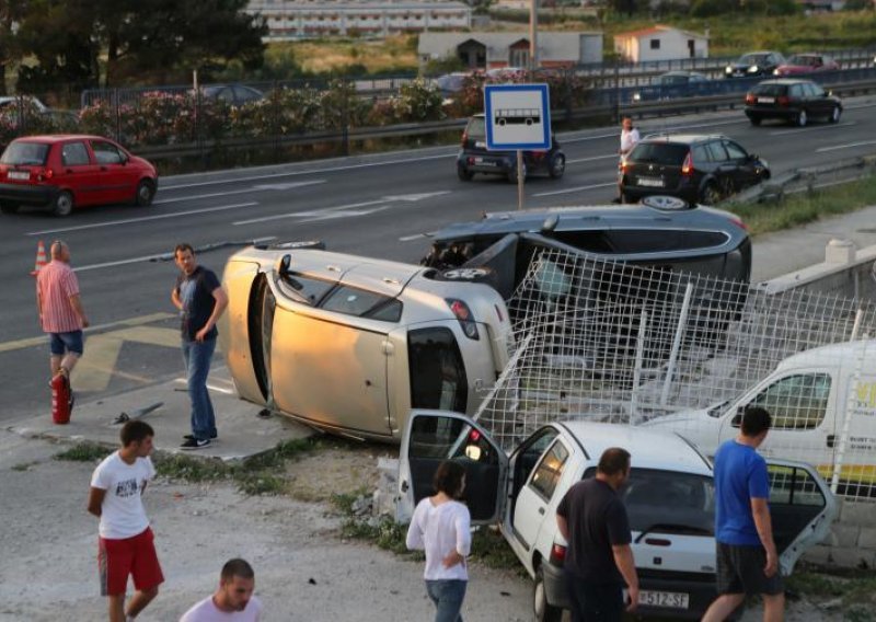 Sedmero ozlijeđenih u lančanom sudaru pet vozila