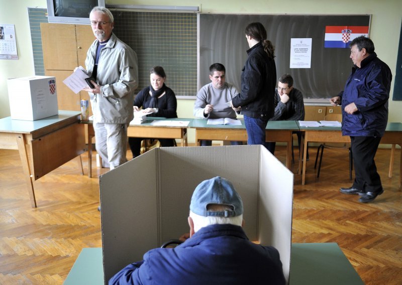 Zašto popise birača vode dvije tvrtke, jedna bez javnog natječaja?