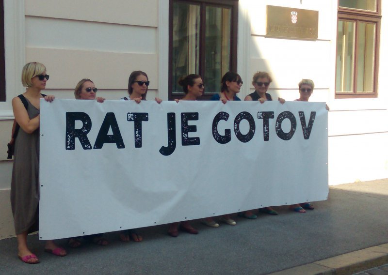 CMS: Rat je gotov, nemojte organizirati vojne parade