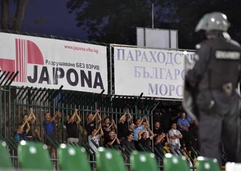 Boysi pronašli način i stigli na stadion