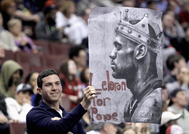 NBA cirkus u režiji navijača: LeBrona za papu!