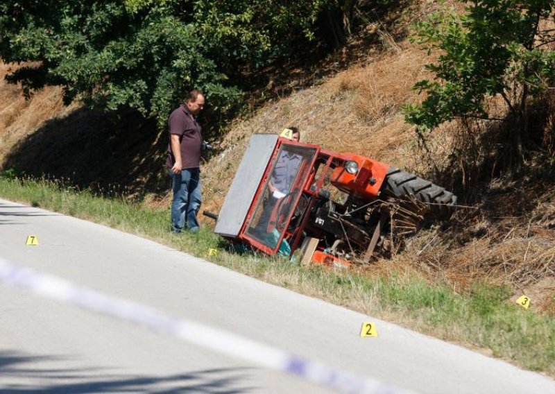 Vozačica traktora sletjela u kanal i poginula