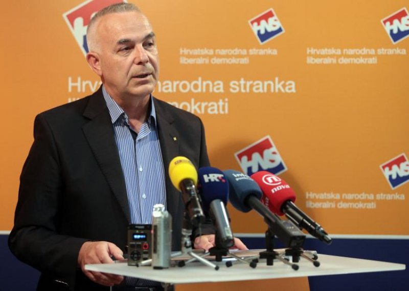 HNS napustilo devet liberalnih demokrata