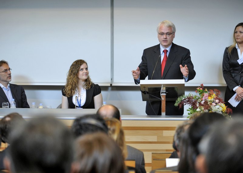 Josipovic: Fighting corruption is a fight for European Croatia